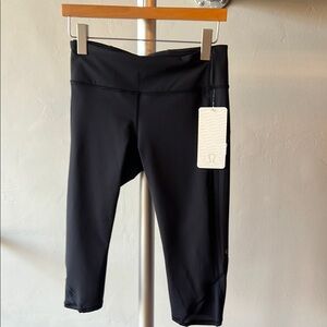 Lululemon athletica Black Vent it Out Crop Leggings